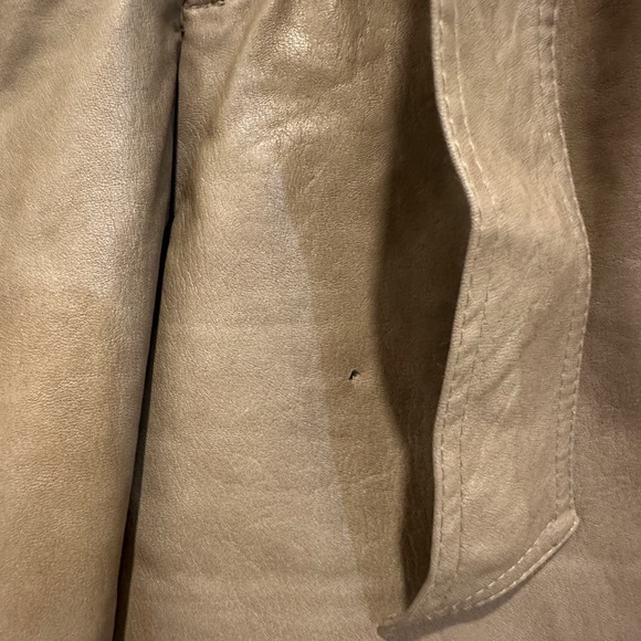 Faux leather shorts - Picture 3 of 3